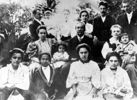 Oswaldo Cruz ao lado de sua mulher, seu sogros e outros parentes